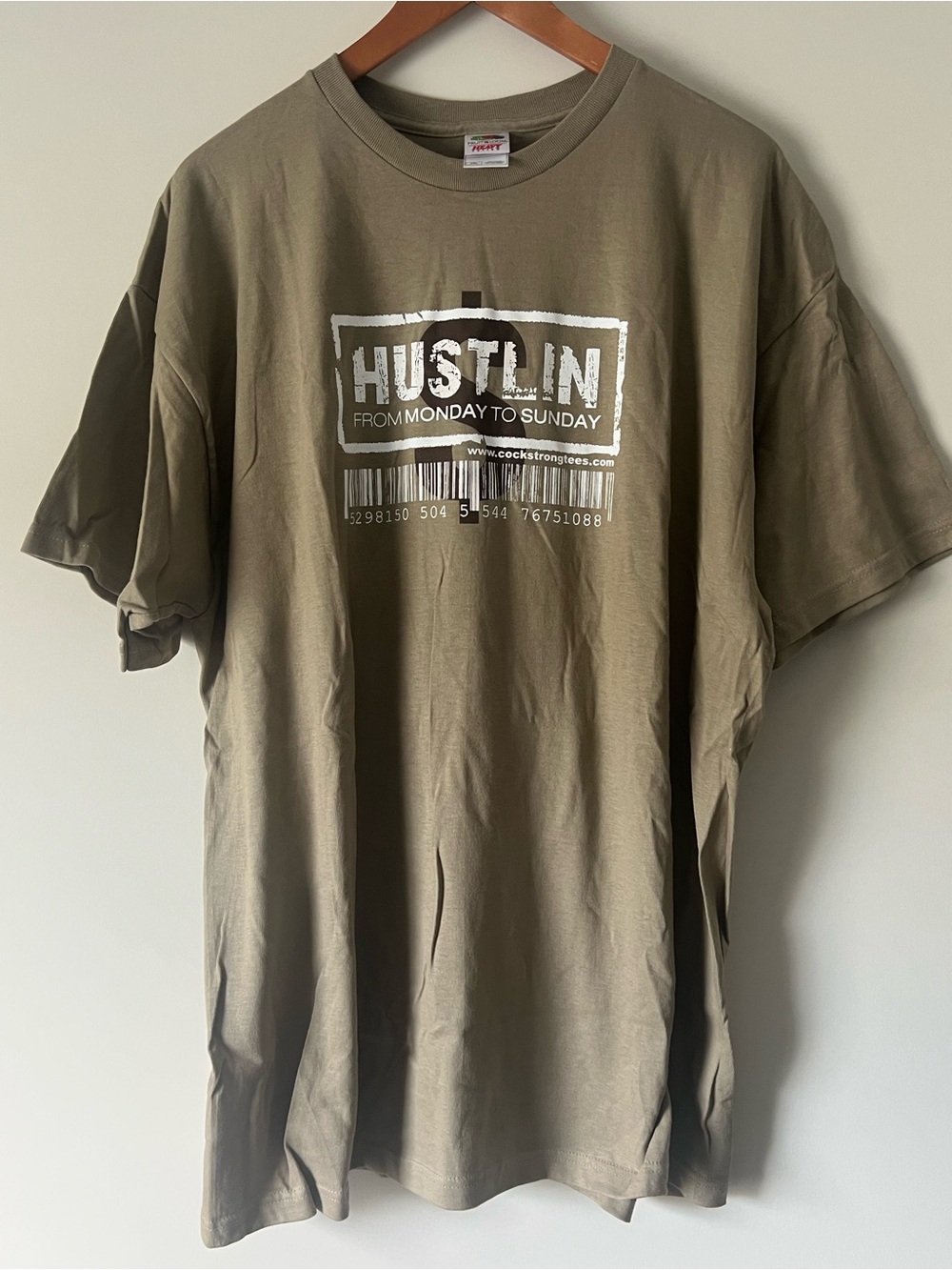 Hustlin' Graphic Tee - Men’s Shirt 2XL